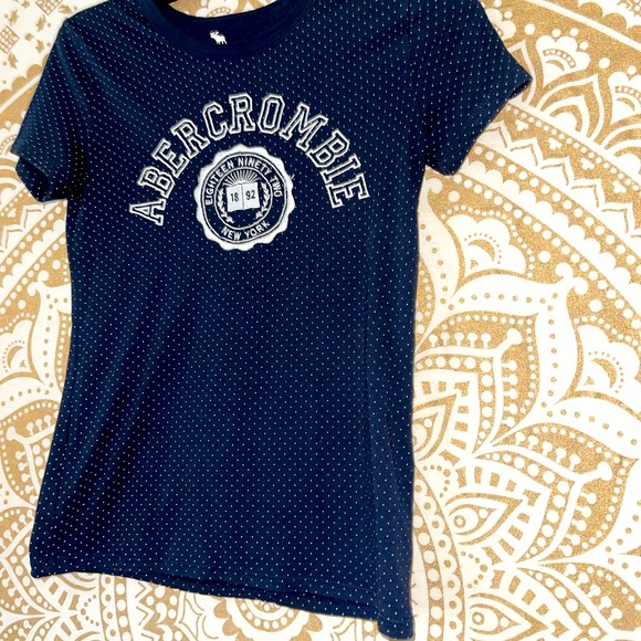 ✨3 FOR $18✨ MIX & MATCH…”Abercrombie” Girls blue/white polka dot top, size 11/12 - Picture 3 of 4